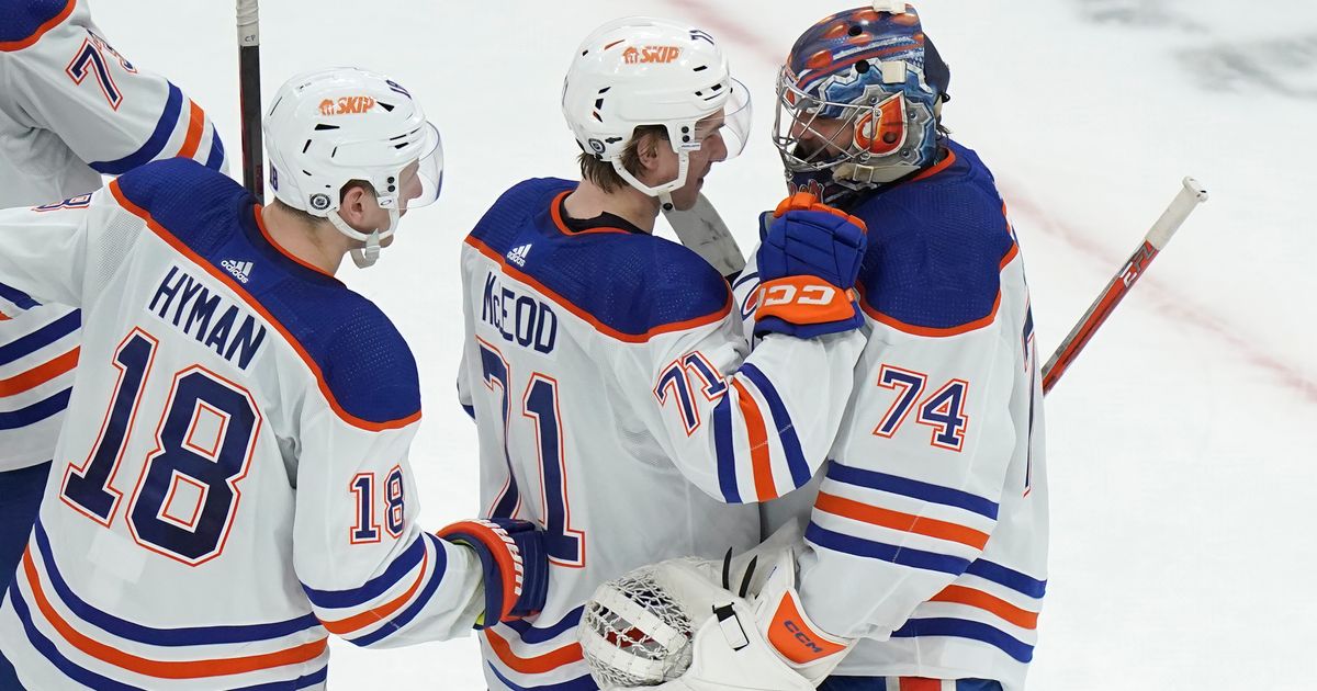Oilers escape McDavid scare, win 3-2 to snap Bruins’ streak 1 Oilers escape McDavid scare, win 3-2 to snap Bruins’ streak
