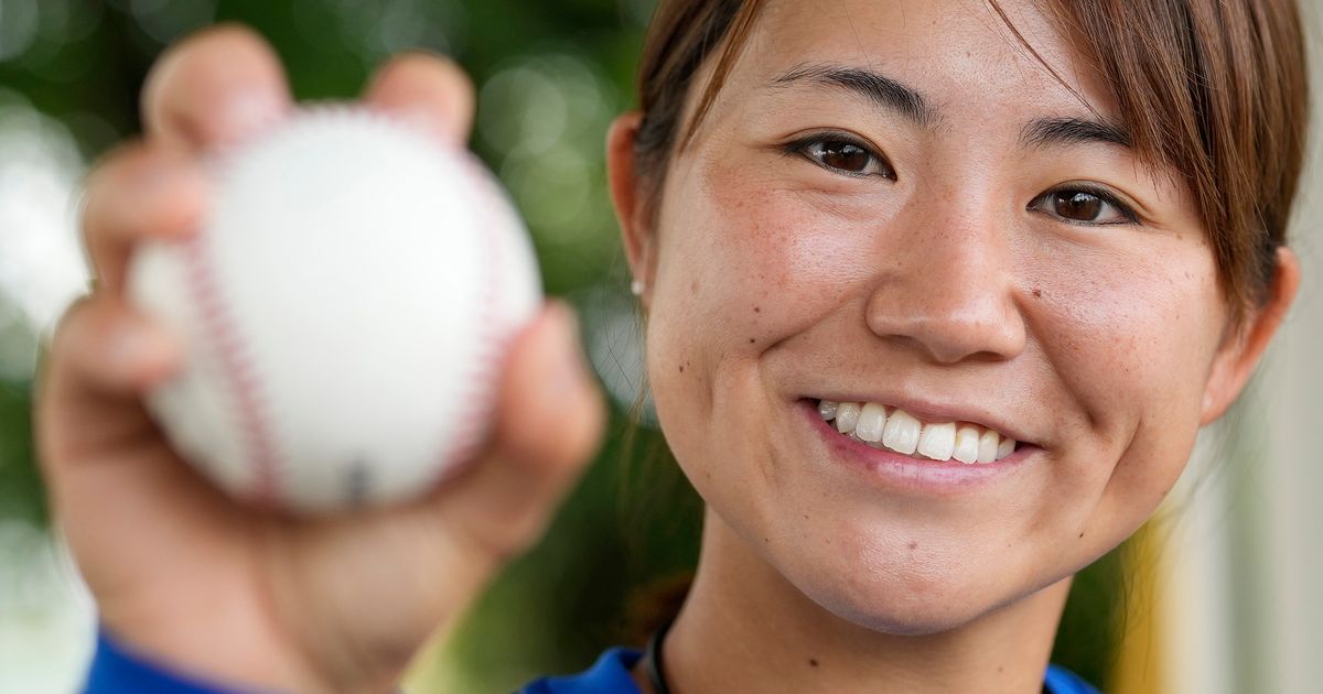 Japanese knuckleball pitcher Eri Yoshida plays on her own ‘Field of Dreams’ 1 Japanese knuckleball pitcher Eri Yoshida plays on her own ‘Field of Dreams’