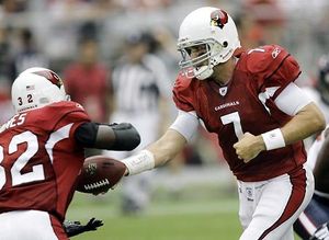 Arizona Cardinals quarterback Matt Leinart (7) looks to throw as