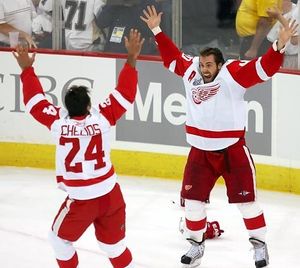 Red Wings bring Cup home to Hockeytown