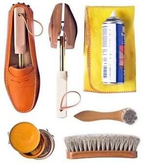 Cedar Shoe Shine Kit for Leather Footwear - Gift Set Size: One Size