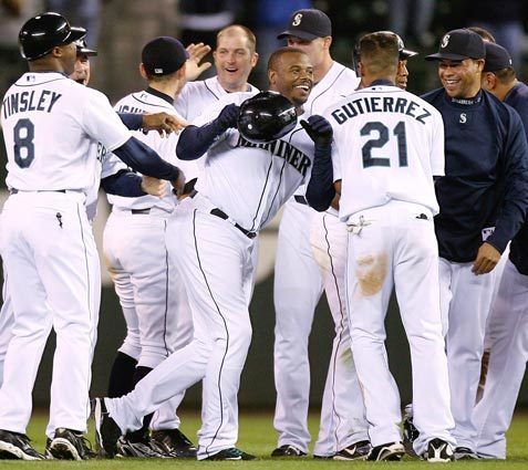 Ken Griffey's single in 14th gives Mariners a 1-0 victory over