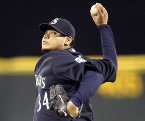 Seattle ace Hernandez wins AL Cy Young Award