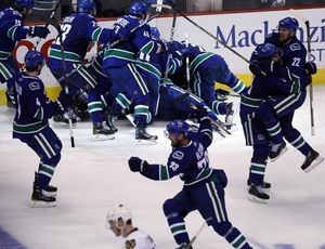 Roberto Luongo still has Wild's number in Canucks 2-1 win in