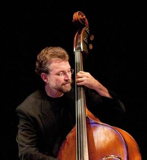 Bassist Chuck Deardorf swings back into action | The Seattle Times