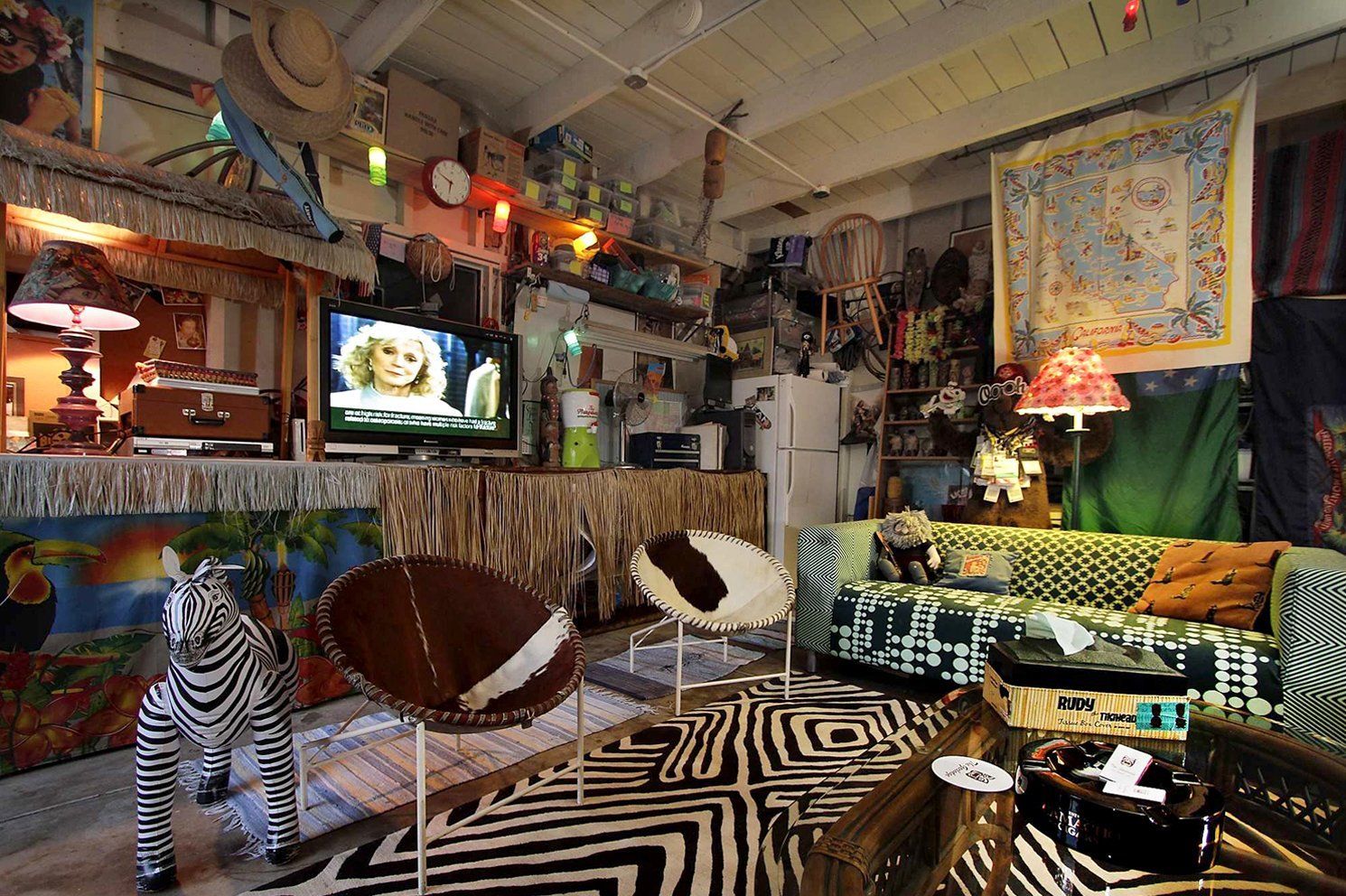 【希少】パブミラー　MAN CAVE The man cave, that great getaway, has become commercialized | The