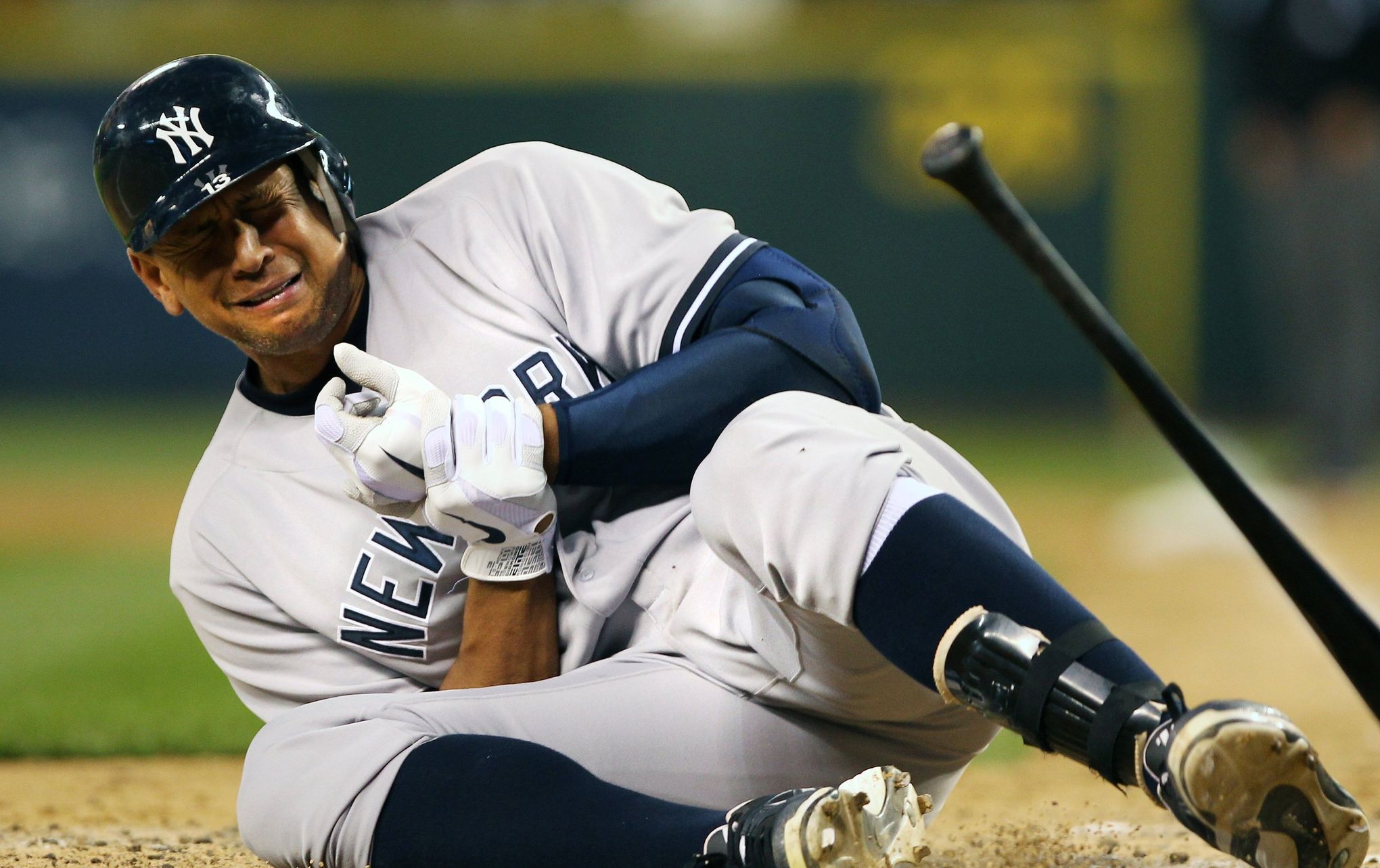 Alex Rodriguez breaks left hand in Yankees' 4-2 loss to Seattle