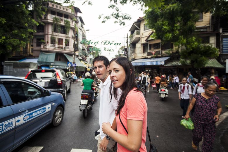 How do you cross the street in Vietnam