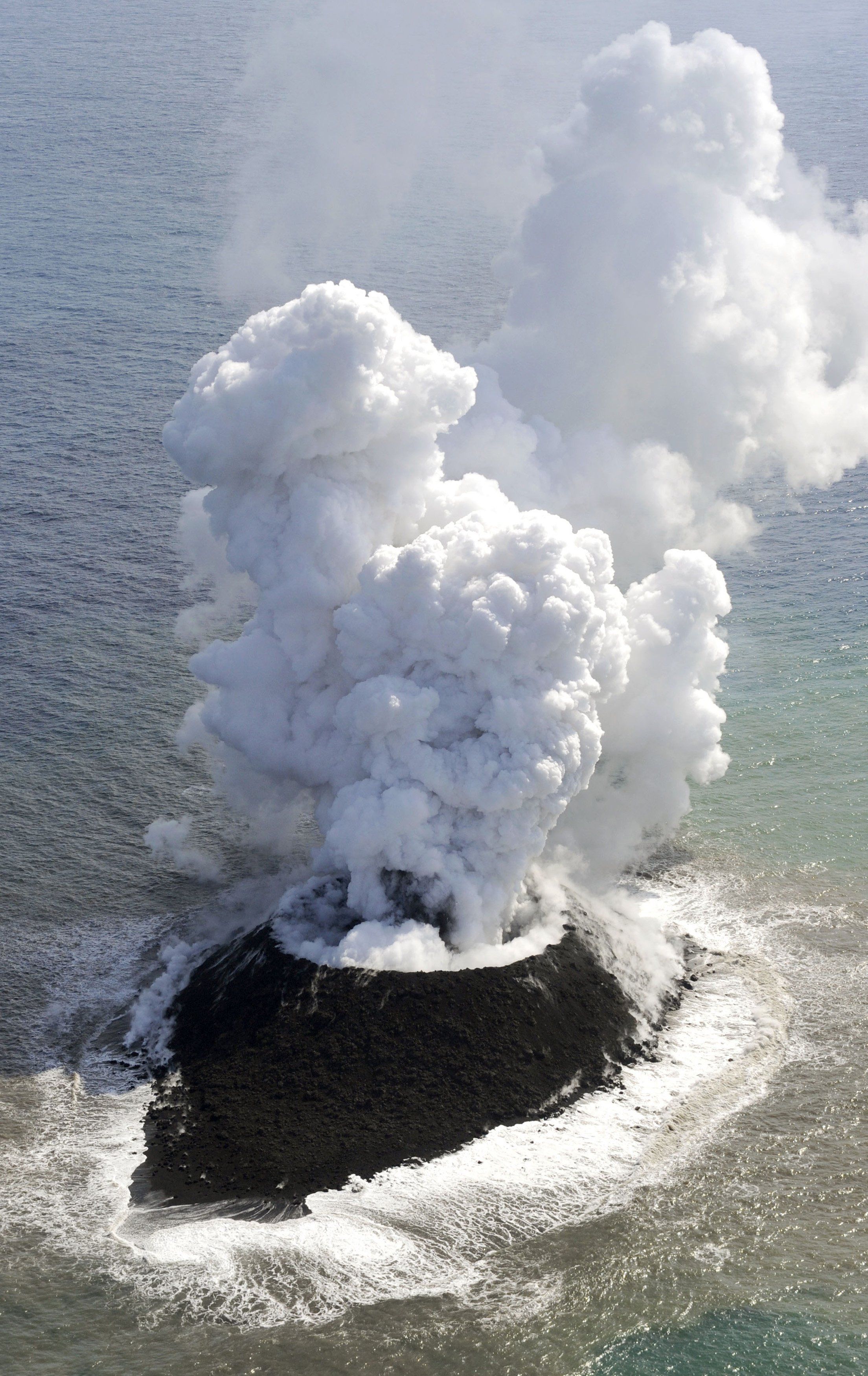 Volcano raises new island far south of Japan | The Seattle Times