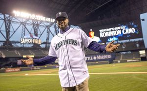 Robinson Cano introduced to Seattle — with a beard, No. 22 and a
