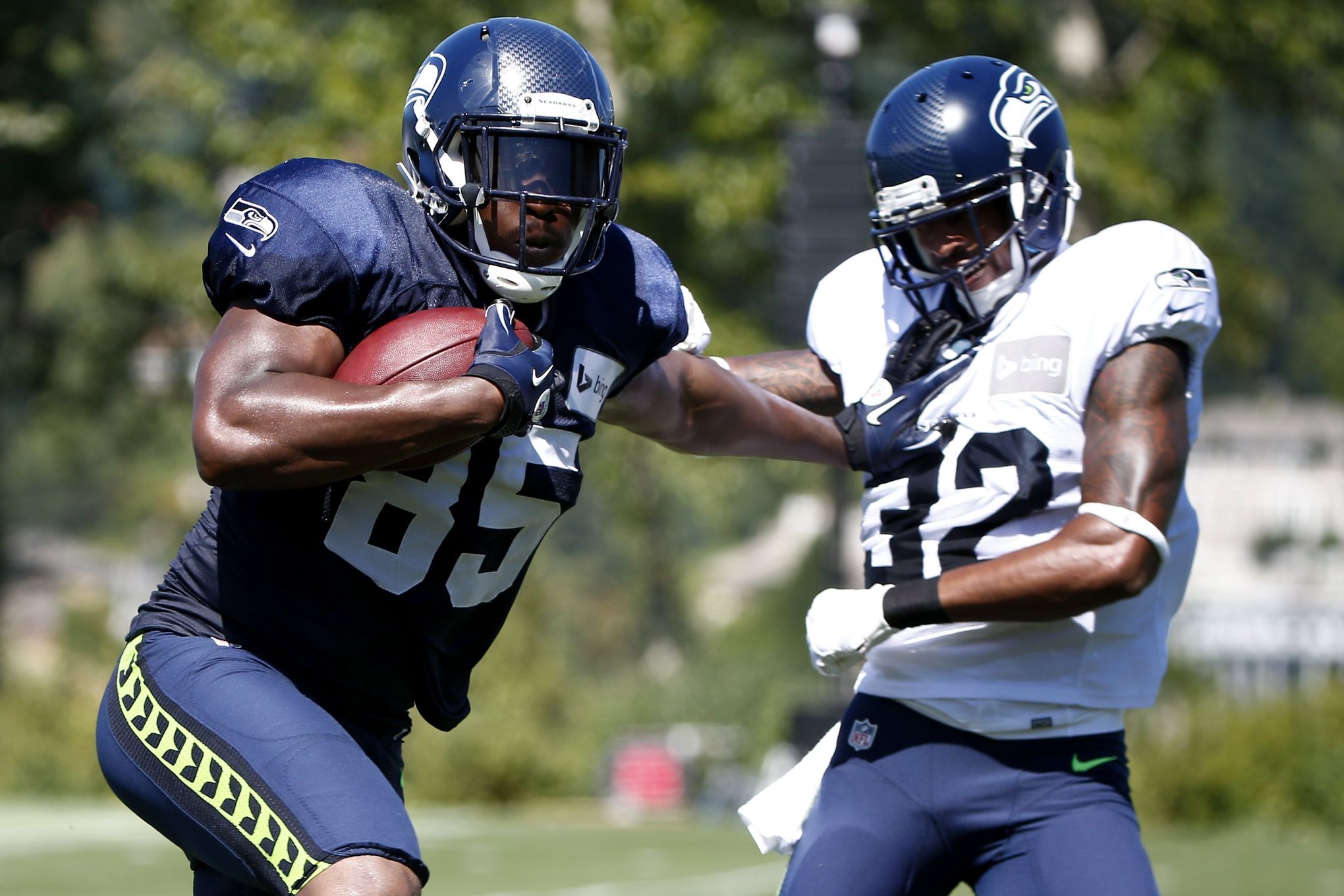 Seahawks bring back TE Anthony McCoy, sign S Akeem Davis - Seattle Sports