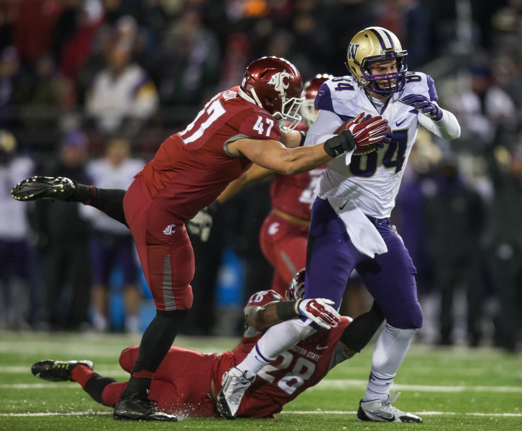 Michael Hartvigson hauls in a pass against Washington State last season. (Dean Rutz/The Seattle Times)
