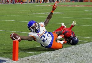 Arizona falls 38-30 to Boise State in Fiesta Bowl despite late comeback  attempt – The Daily Wildcat