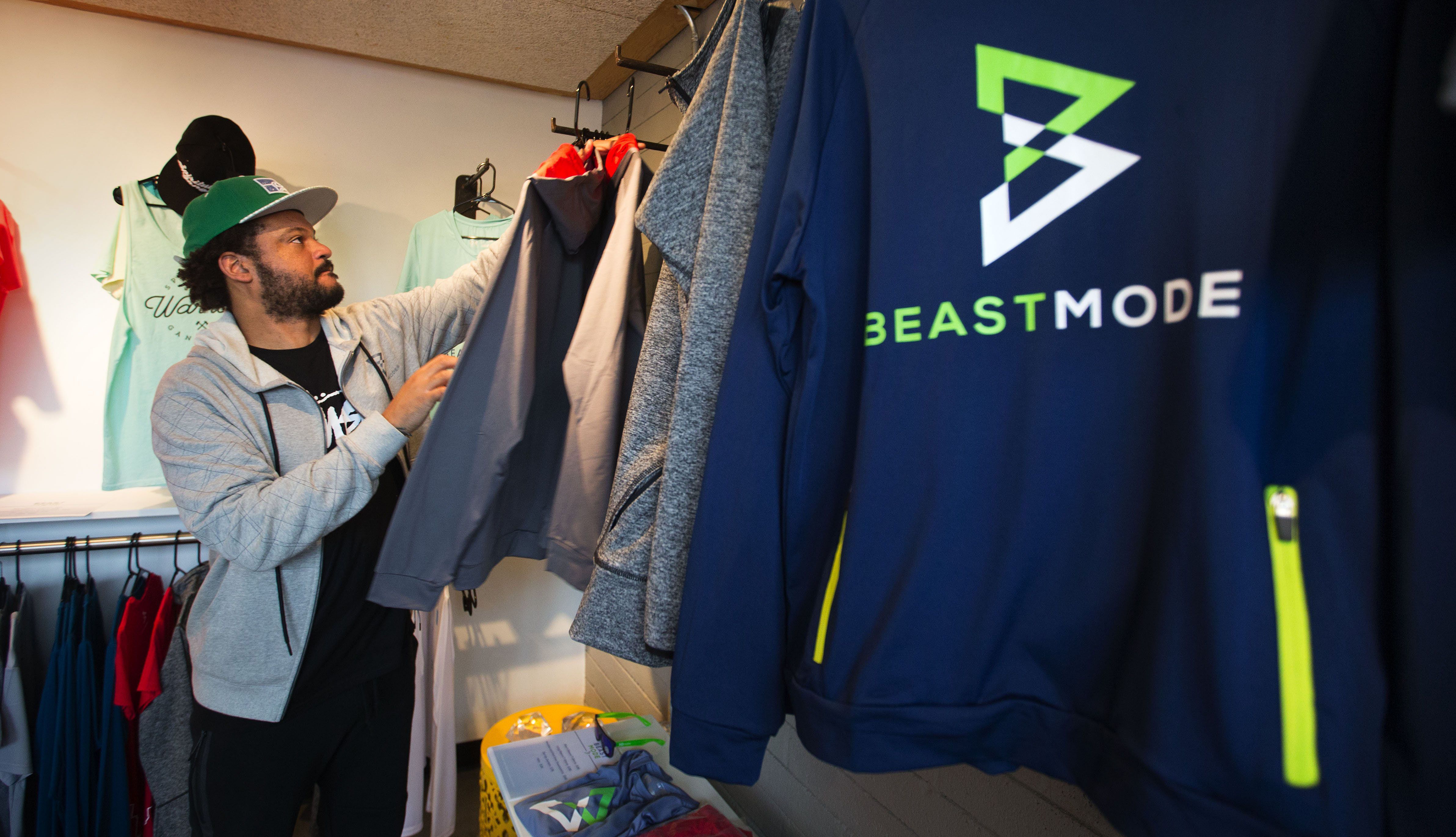 Marshawn lynch outlet hoodie