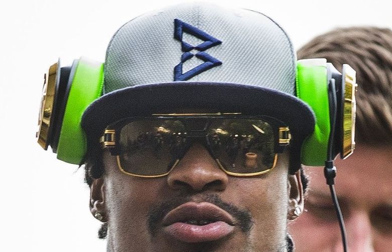 Former Seahawk Marshawn Lynch, Fanatics ink Beast Mode apparel deal - Puget  Sound Business Journal