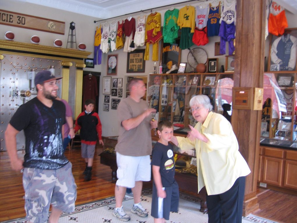 Roselyn McKittrick of the Milan ’54 Hoosiers Museum in Milan, Ind., talks to visitors from Muncie, Ind.
Photo by Bill Kossen