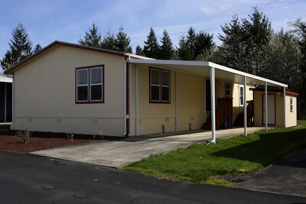 A year after Ellie Carosa bought her mobile home for about $65,000, paint was peeling and carpets were failing. She brought in a market expert, who figured the home was worth only about $35,000. (Ken Lambert / The Seattle Times)