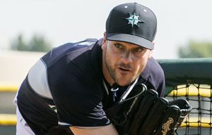 Mariners’ Jordan Pries ignores the distractions, turns in solid start ...