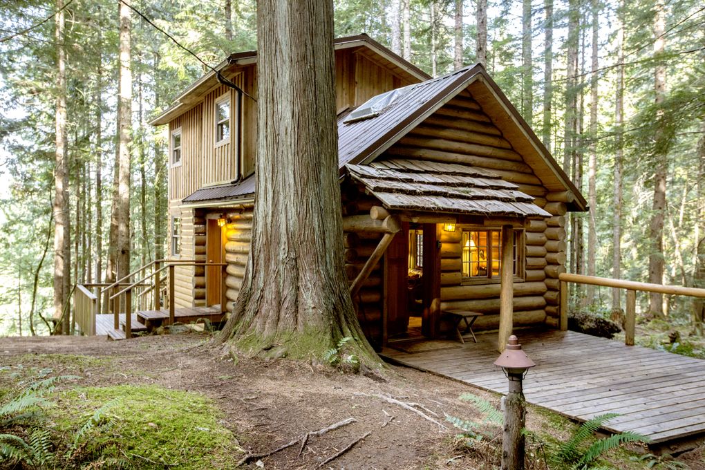 The exterior of the Mountain Home log cabin, part of the Deep Forest Cabins near the Nisqually entrance to Mount Rainier National Park. (Steve Ringman / The Seattle Times)