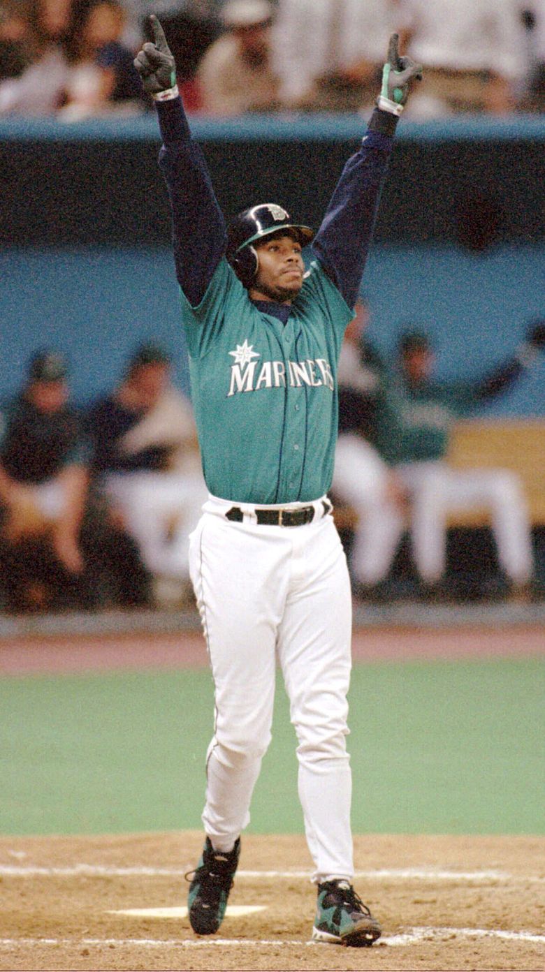 Alright sooo here is my spin of the Mariners current alt colors on the old  uniforms in early 80s which of the 5 you'd choose? Last 2 uniforms are the  inspirations 