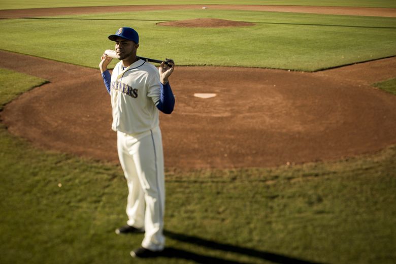 Mariners introduce new addition Nelson Cruz