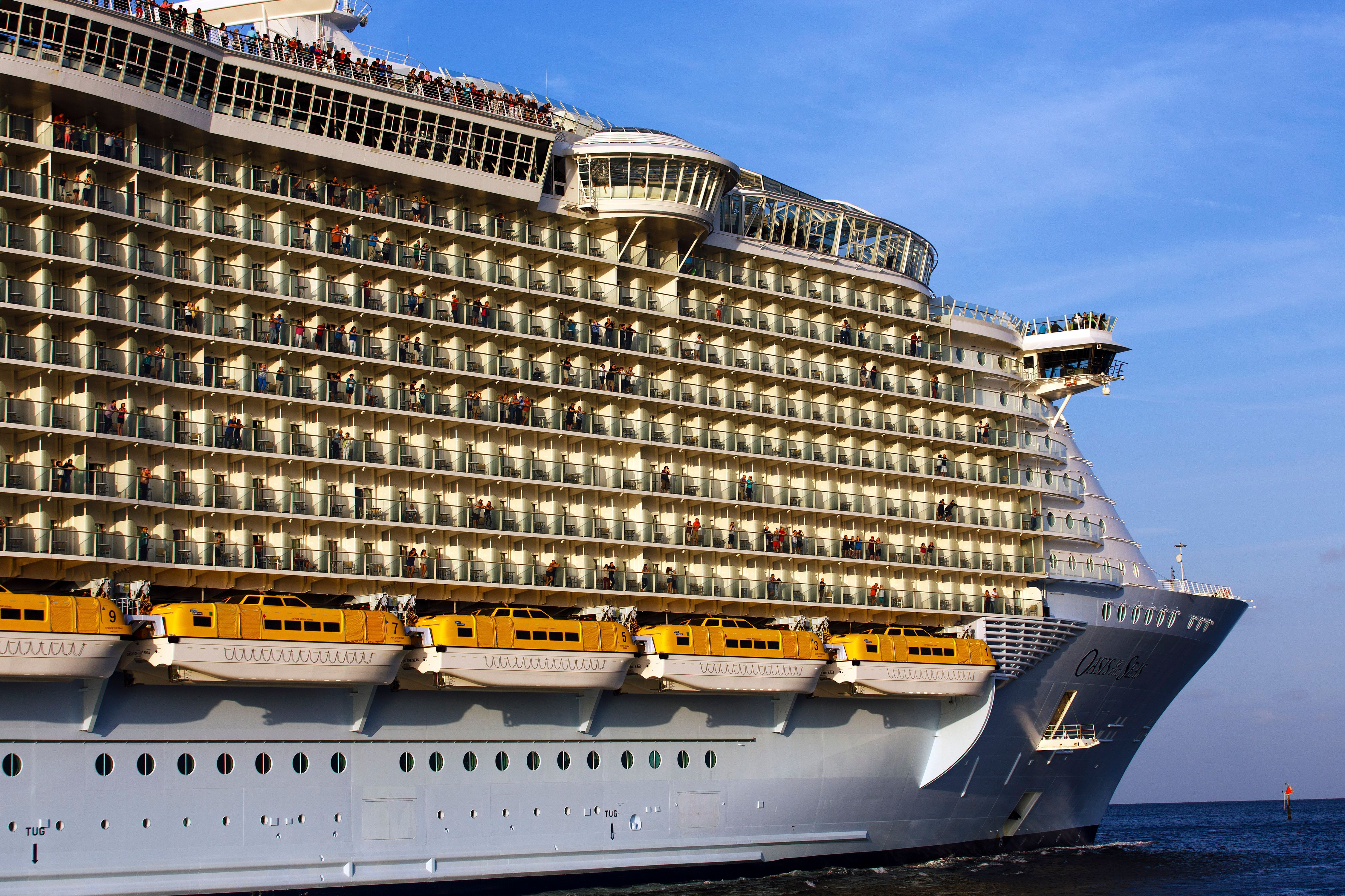 Cleaning up cruise ship for 6,000 new people — in 1 day | The