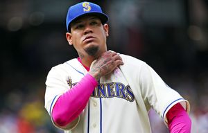 Mariners face tough decision with free-agent slugger Teoscar Hernandez