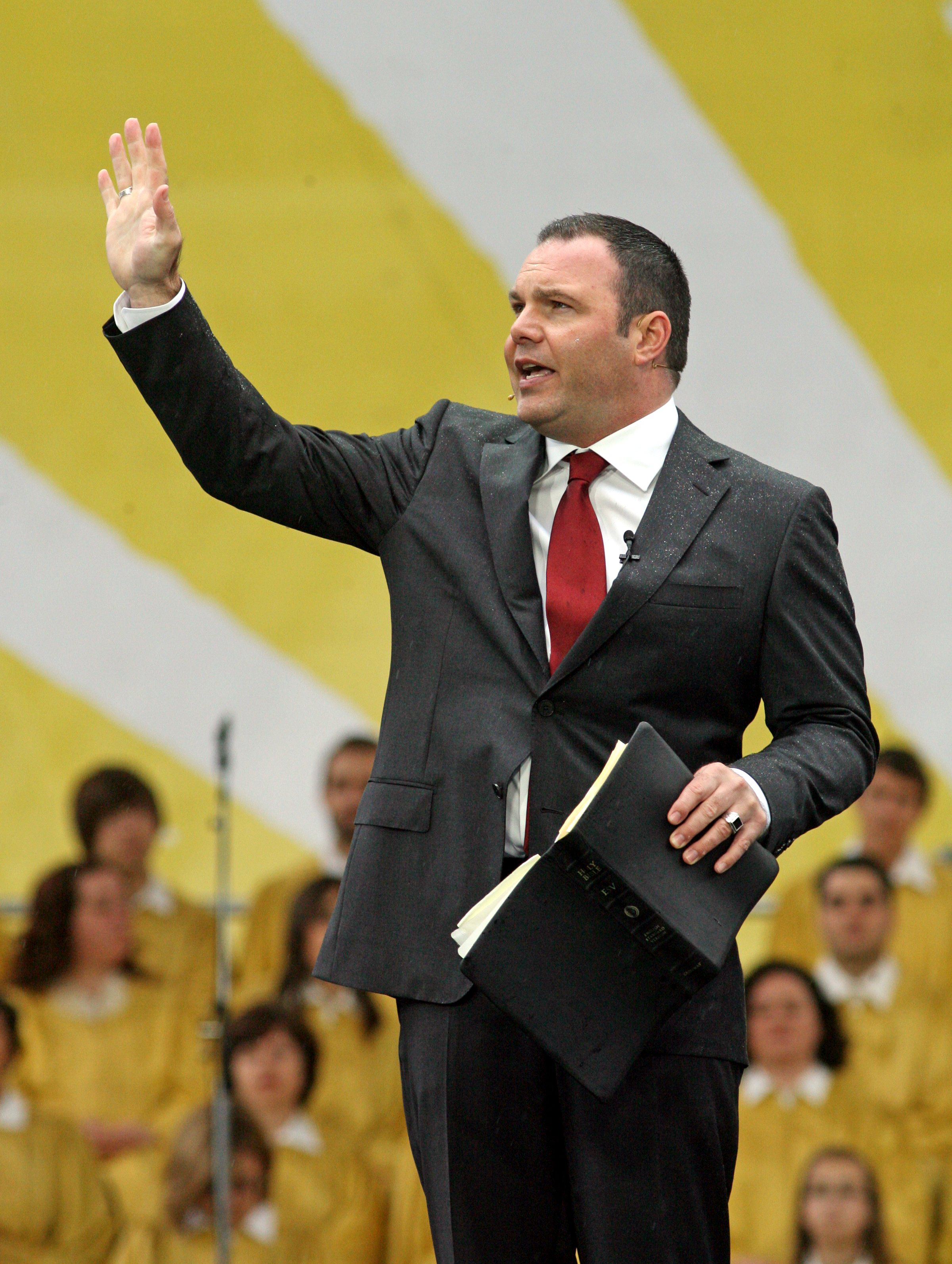 Evangelical leaders give fallen Mars Hill pastor Mark Driscoll a