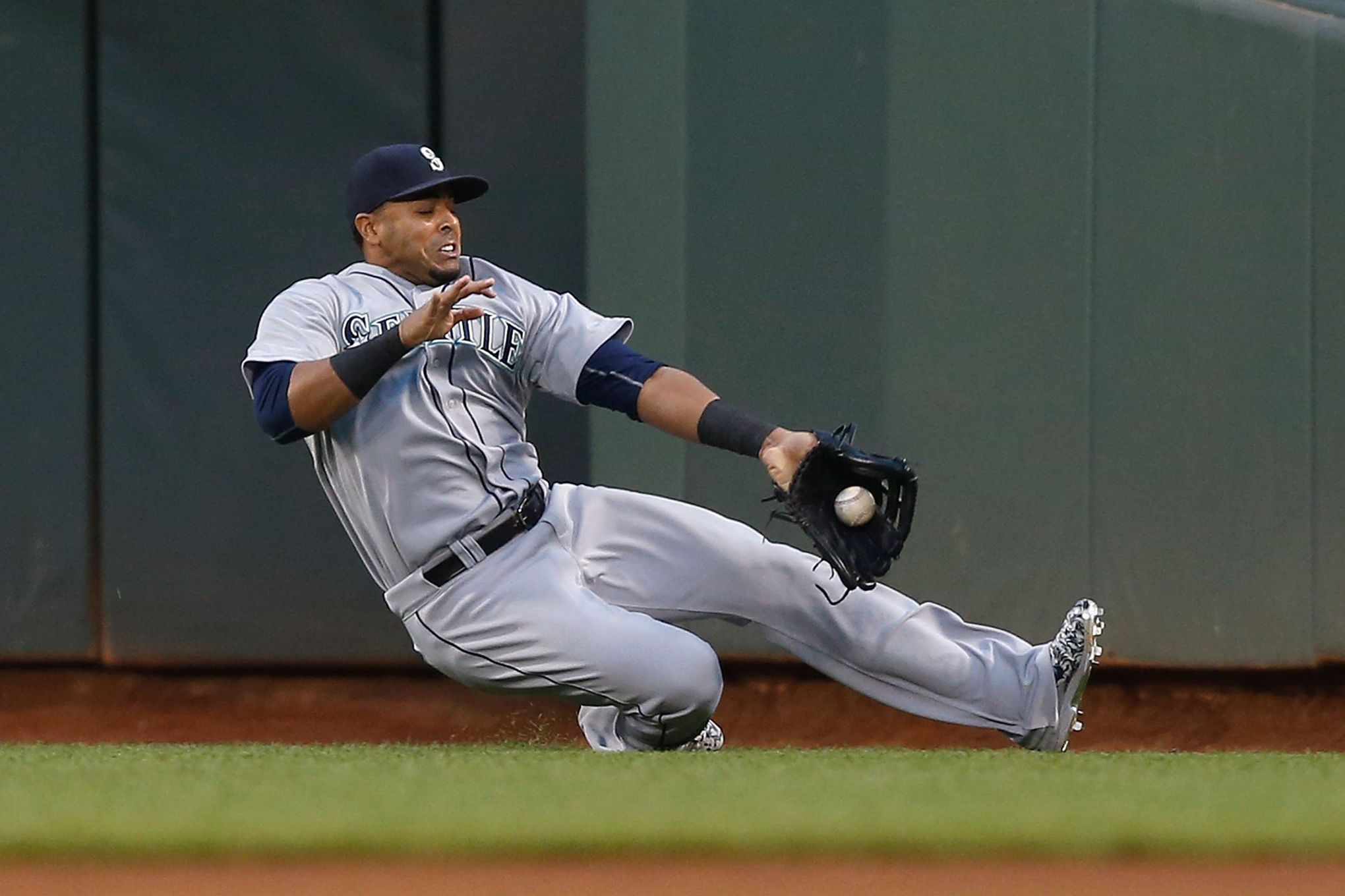 Photo: Rangers Nelson Cruz misses a pop up fly during game 1 of