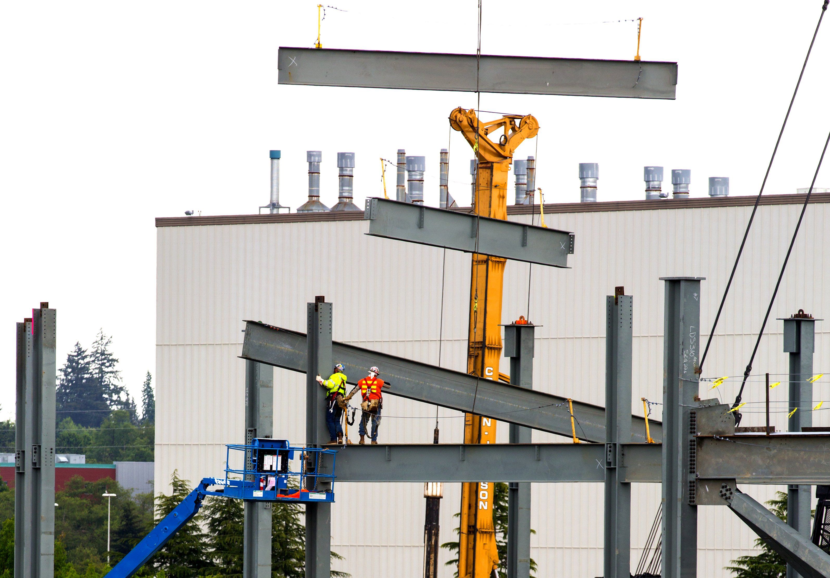【ASSY】 Construction wall Boeing will cut 777 output when 777X production starts | The