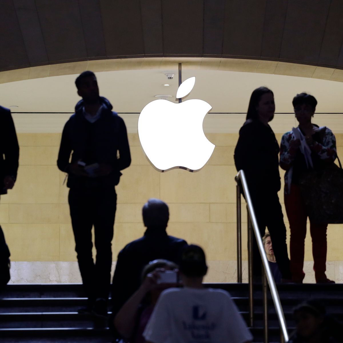 Strong iPhone sales; Apple stock down with few Watch details The