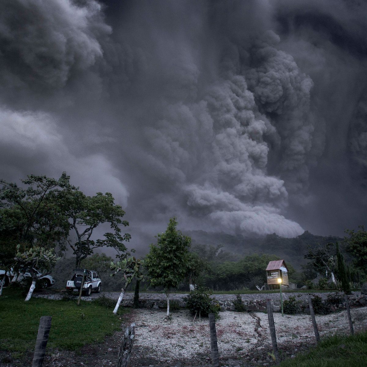 70 evacuated as Colima volcano spews ash in western Mexico | The ...