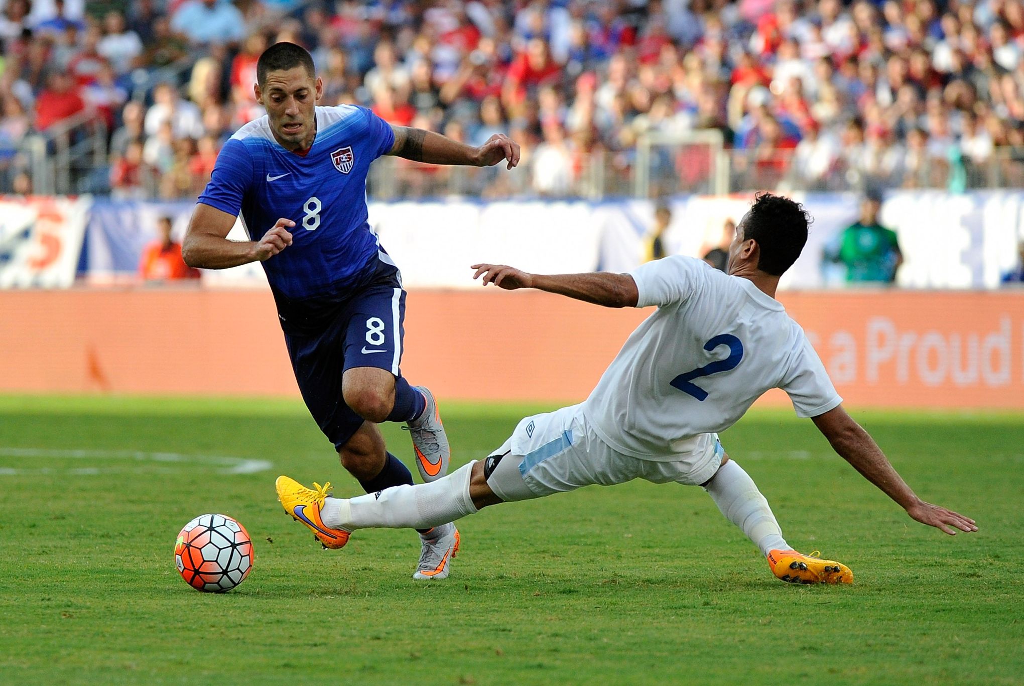 Dempsey's record goal, assist leads U.S. into Gold Cup final