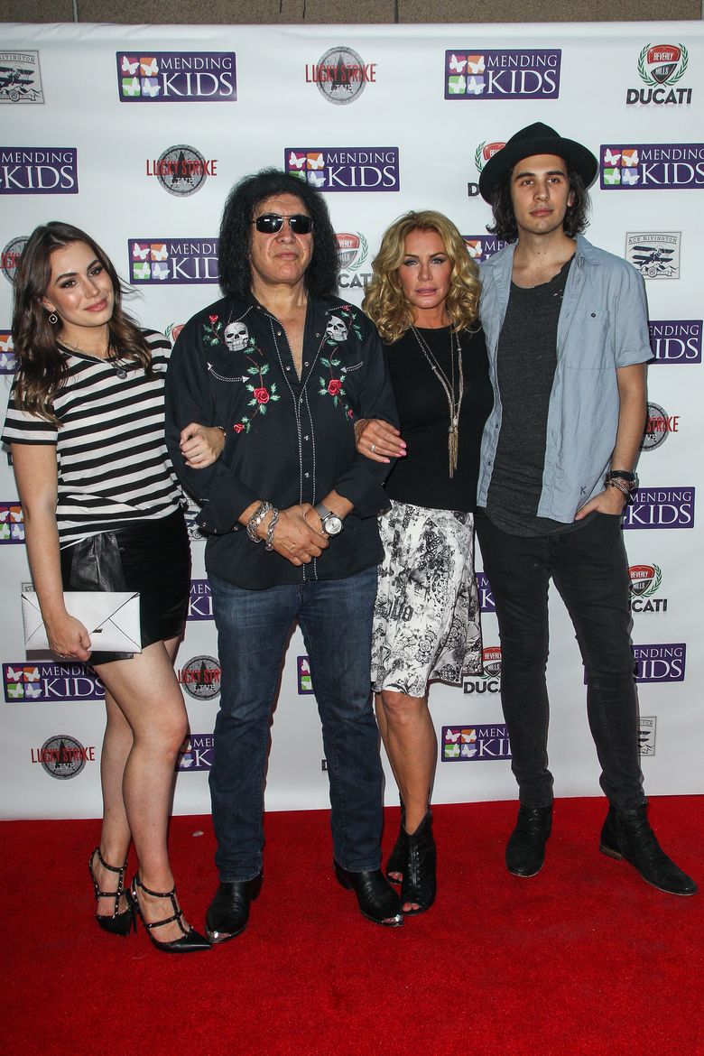 Johnny Depp, Gene Simmons rock together for kids' charity | The Seattle  Times, image size:780x1170
