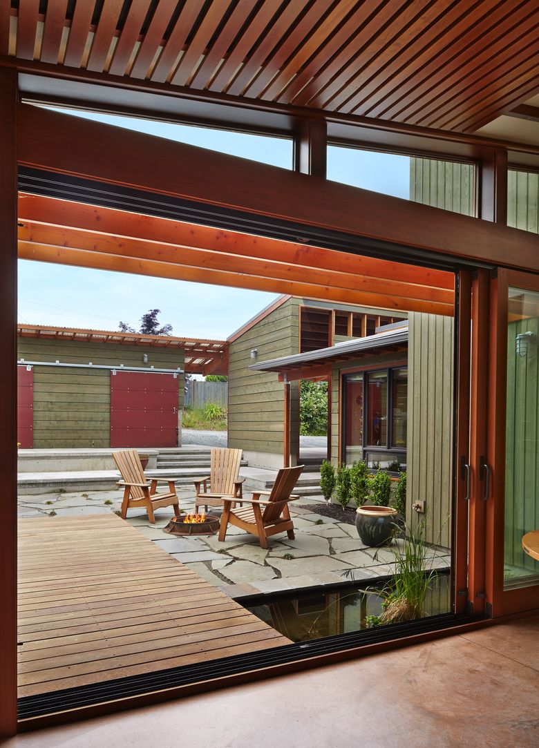 This contemporary urban cabin serves its athletic owners for rest and play  | The Seattle Times, image size:780x1083