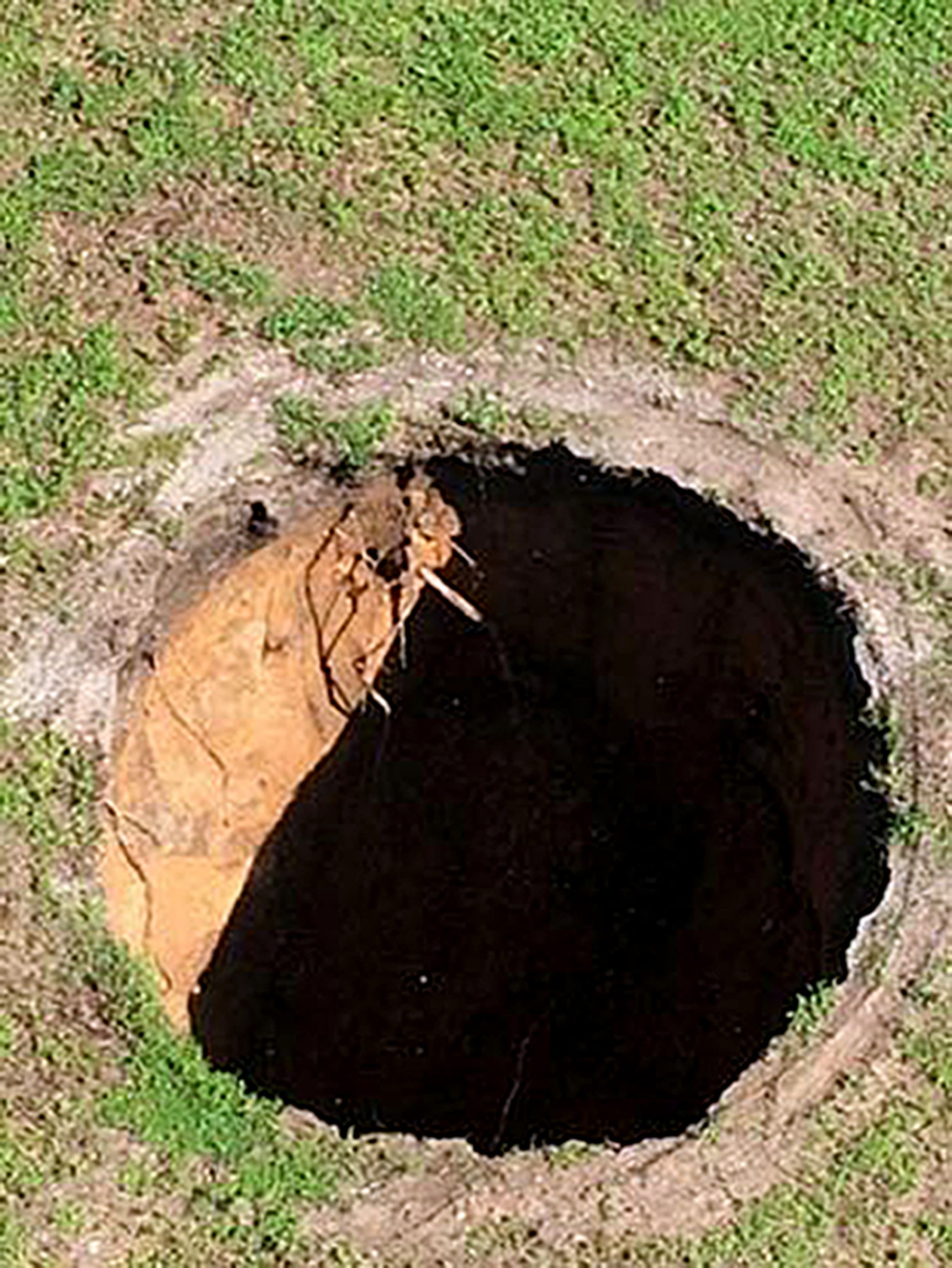 New hole opens up at site of fatal Florida sinkhole | The Seattle