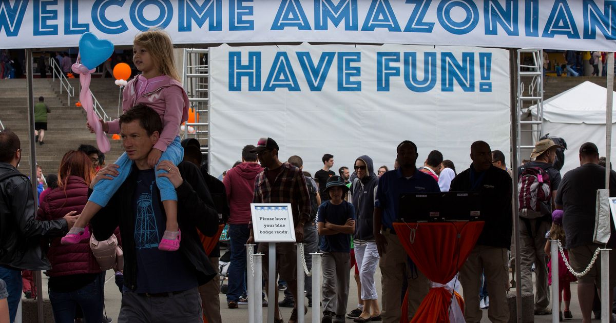 Bezos thanks  employees, shoppers for funding space habit