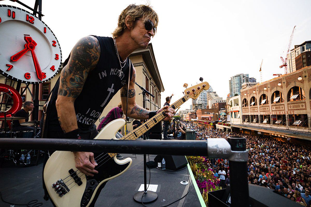 トップス THRIFTWEARMARKET&FLEA MARKET TOUrr music Four Stooges or rock royalty, either way a rousing rooftop