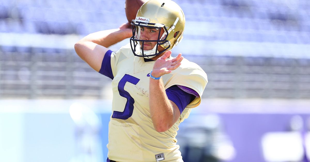 Video: Huskies’ quarterback competition is heating up | The Seattle Times