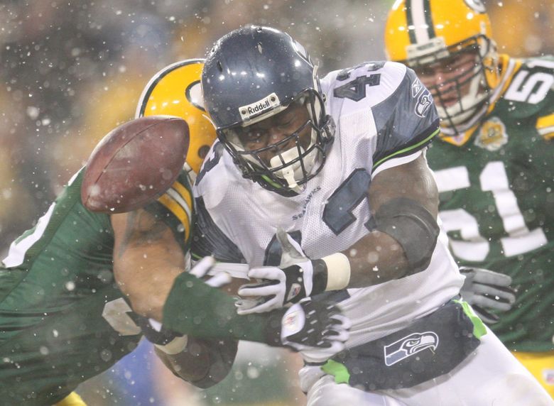 Seattle’s Leonard Weaver can’t hang onto a pass as he is hit by Green Bay’s Nick Barnett in the fourth quarter. (ROD MAR / The Seattle Times)