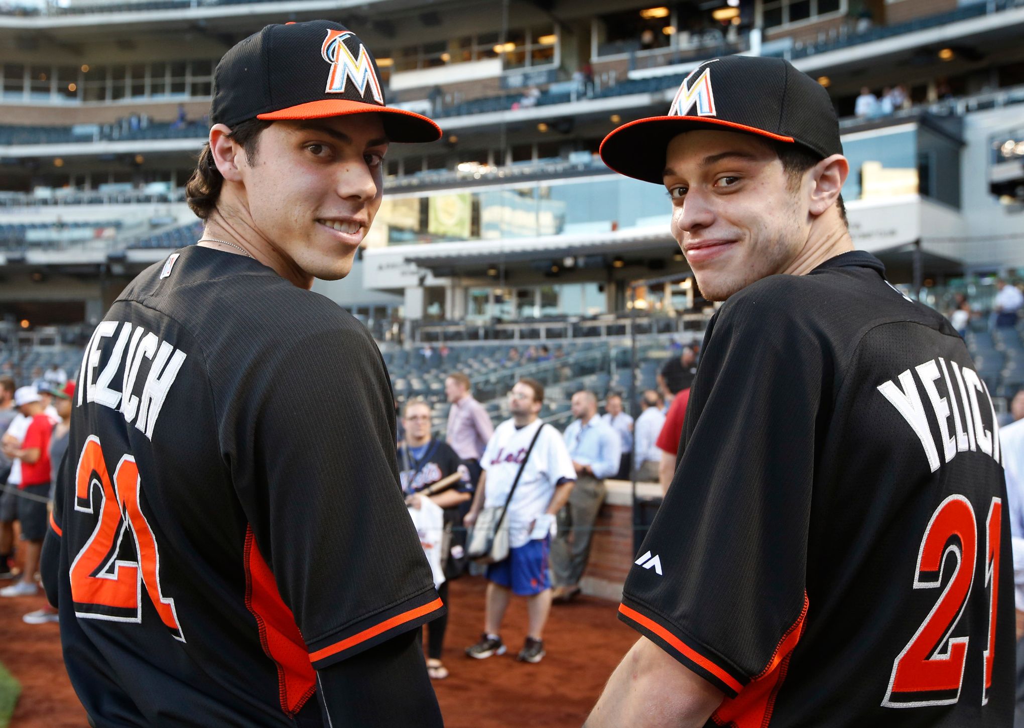 Marlins surprise Christian Yelich with lookalike from 'SNL
