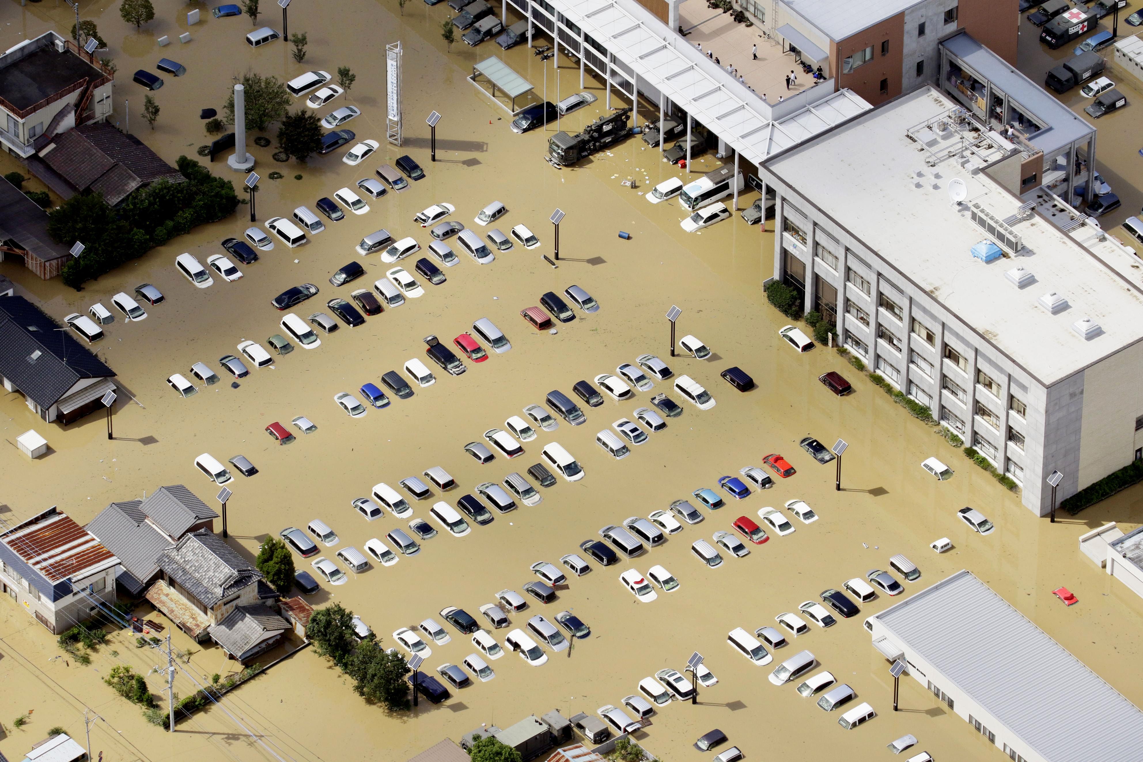 NEIGHBORHOOD×RAID JAPAN Shocked city assesses flood damage in Japan; 22 missing | The