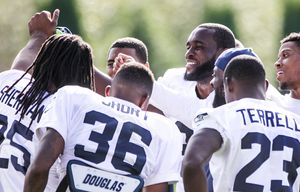 Seahawks defensive coordinator Kris Richard confident of good resolution to Kam  Chancellor holdout
