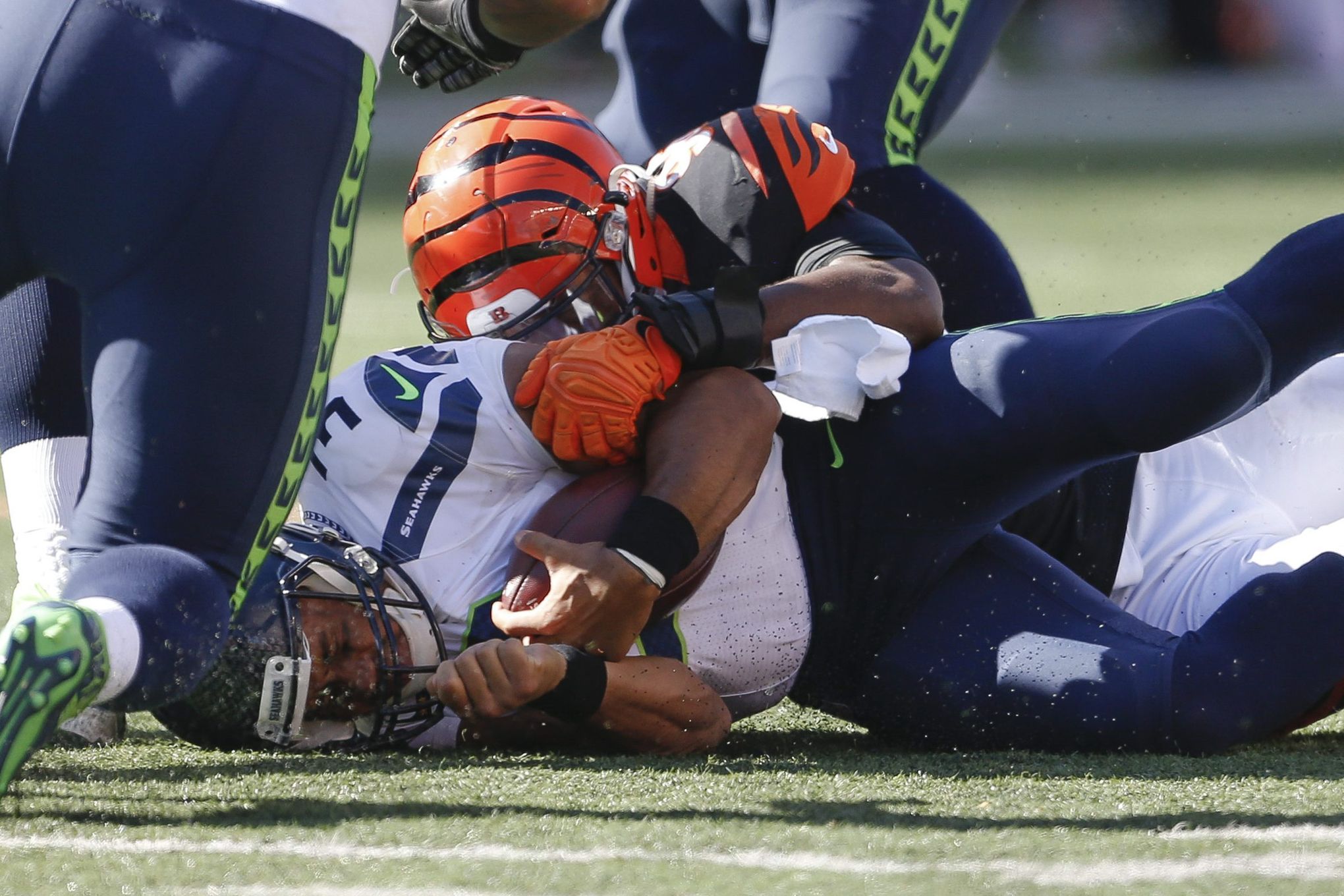 Seahawks offensive line challenging itself after a 'tough' opener against  Bengals