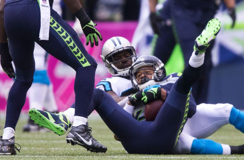 New York Giants Devin Thomas is tackled by Seattle Seahawks Steven Hauschka  (4) and Earl Thomas while he is returning a kick off in the fourth quarter  in week 5 of the