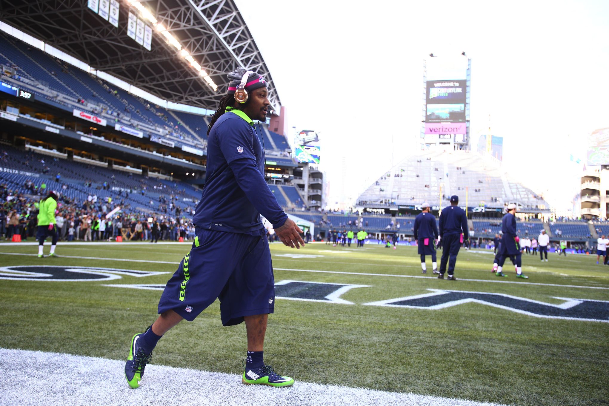 Bleacher Report - Marshawn Lynch goes beast mode for 140 yards and 2 TDs as  the Seattle Seahawks take down the New Orleans Saints! GIF of Lynch's final  31-yard TD run: