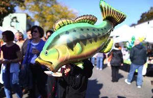 Salmon festival packed to the gills | The Seattle Times