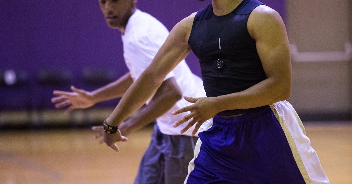 Andrew Andrews wins top honors in UW men’s basketball player survey ...