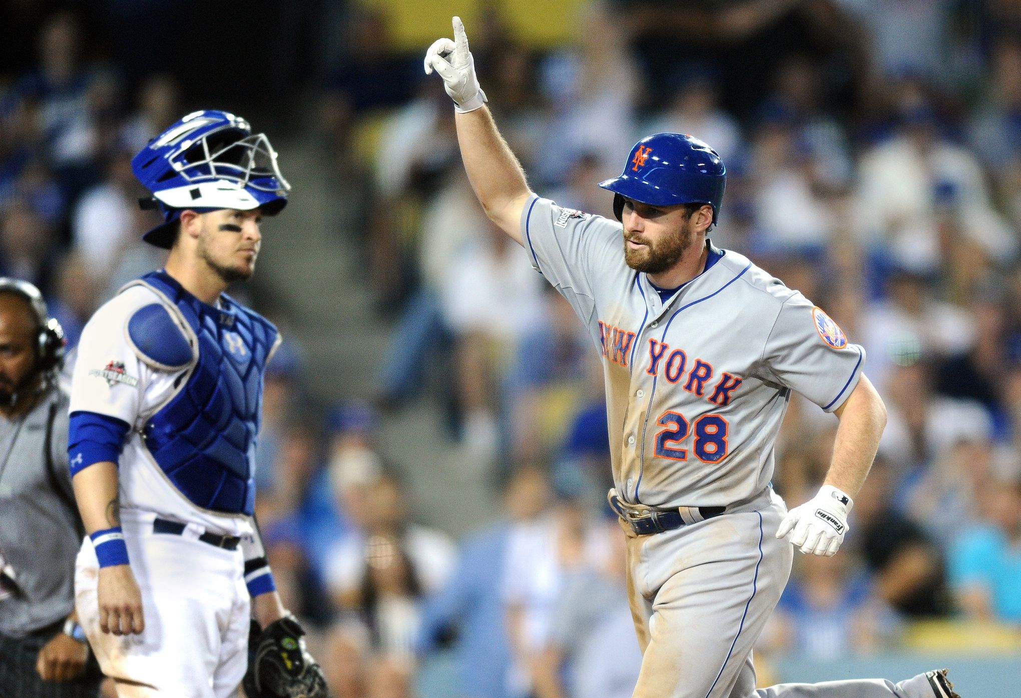 Daniel Murphy sets postseason homer record as Mets advance to World Series.