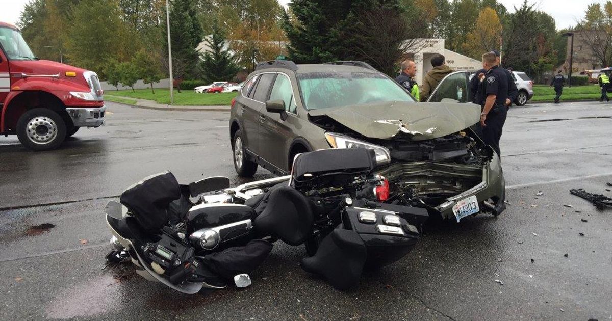 Renton motorcycle officer seriously injured in crash | The Seattle Times